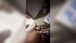 đến nhà sinh nhật bạn rồi để vợ cho bạn chơi không bao còn xuất tinh đầy bím