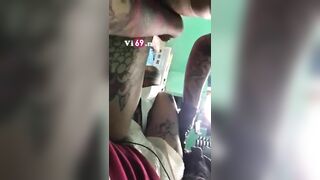 Áp lực nghề xăm em khách còn đòi cầm chim nghịch lúc xăm