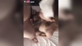 em gái che mặt bằng khẩu trang rồi bú con cu to dài trong cơn thèm khát