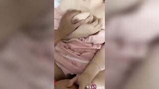 vét máng xong đụ em sướng quá còn lấy tay móc đít tăng khoái cảm