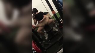 Tập gym cùng em gái xinh dâm mới lớn